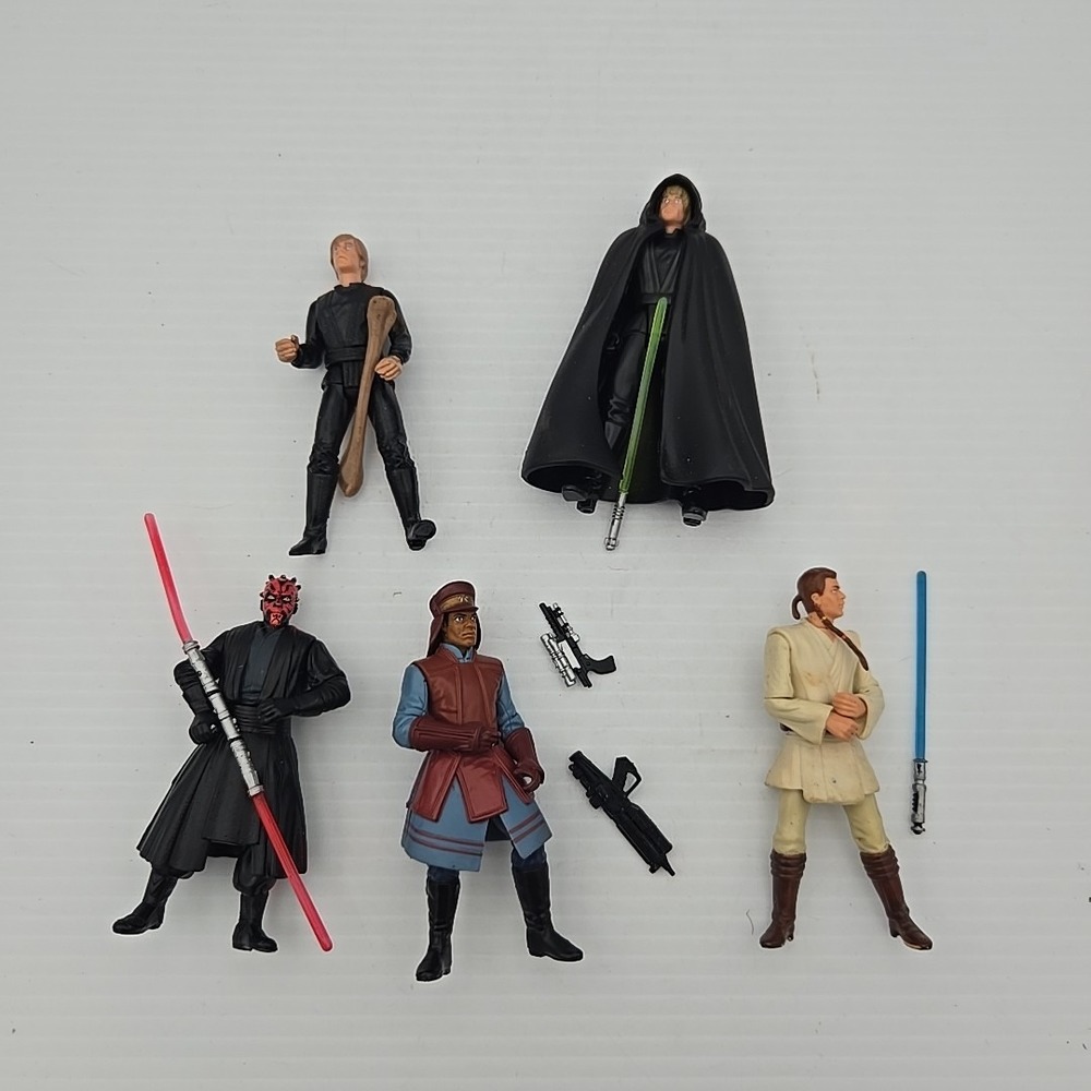 Vintage Lot of 90s Star Wars Action Figures With There Weapons